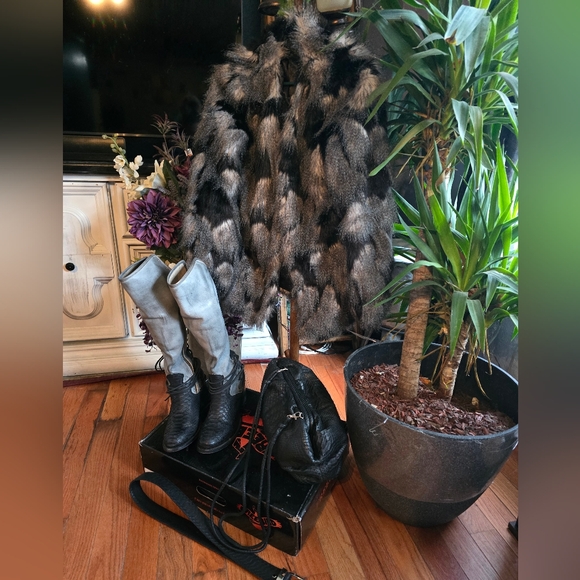 Freebird Black Python Multi Size 10, Matching Belt And Purse With Faux Fur Coat - Picture 1 of 10